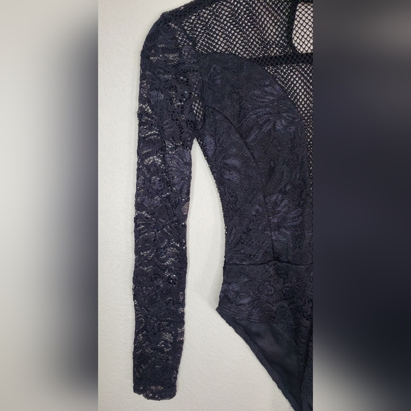 Charlotte Russe Black/Fishnet Floral Applique Bodysuit - Picture 7 of 12